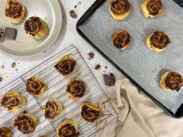 HERO Apple and Sultana Pastries